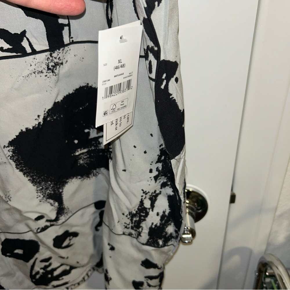 Beetlejuice Men’s XL (46/48) Lightweight Button Down Shirt NWT Hallowe’en - Picture 4 of 5